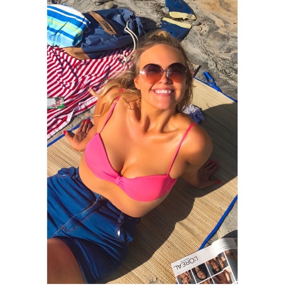 Pink Pinup Girl Style Bikini Top, by Roxy, size Medium - Picture 11 of 16